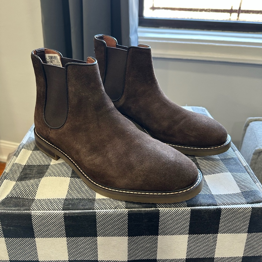 Clarks Men’s Suede Chelsea Boots Size 10